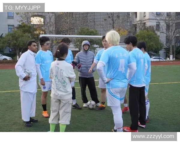 小小足球迷的梦想之旅走近那些闪耀的足球明星们